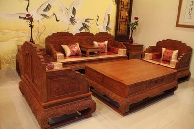 荷花寶座沙發(fā)產(chǎn)品圖片相冊(cè) —— 榮登紅木藝術(shù)殿堂，品味歲月的沉靜與瑰麗 —— 由樂意紅木家具批發(fā)中心呈現(xiàn)